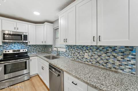 8306 Eaton Avenue, Jacksonville FL - photo 13 of 40