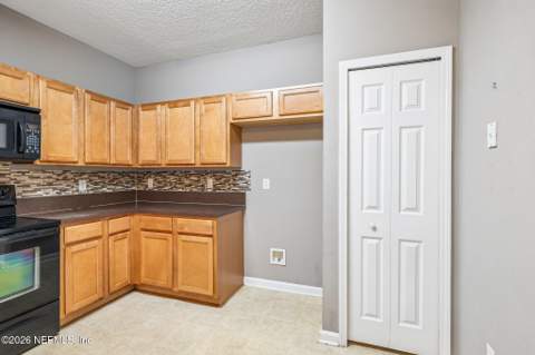 3671 Kirkpatrick Circle #15-2, Jacksonville FL - photo 8 of 35