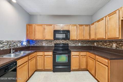 3671 Kirkpatrick Circle #15-2, Jacksonville FL - photo 10 of 35