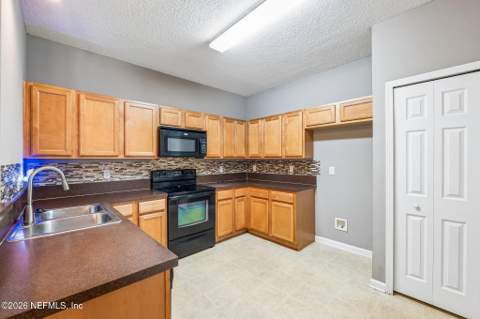 3671 Kirkpatrick Circle #15-2, Jacksonville FL - photo 7 of 35