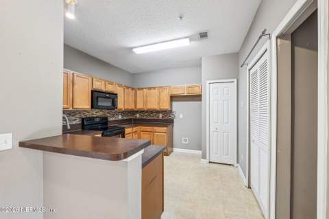 3671 Kirkpatrick Circle #15-2, Jacksonville FL - photo 6 of 35