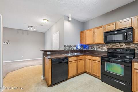 3671 Kirkpatrick Circle #15-2, Jacksonville FL - photo 11 of 35