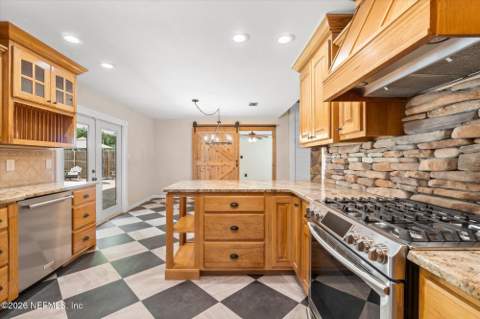 109 Oak Tree Lane, Palatka FL - photo 8 of 61