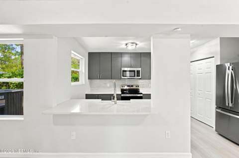930 Middleton Road, Jacksonville FL - photo 9 of 29