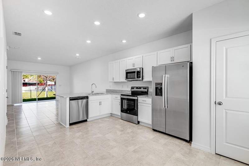 2 bedroom Townhouse at 7232 Sabal Terrace, Sabal Terrace Townhomes, Jacksonville — photo 2