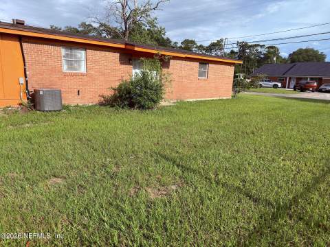 9806 Priory Avenue, Jacksonville FL - photo 8 of 24