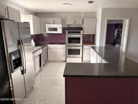 9806 Priory Avenue, Jacksonville FL - photo 13 of 24