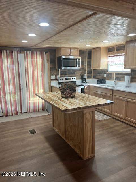 125 Willis Road, Hollister FL - photo 7 of 9