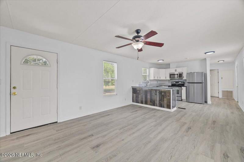 3 bedroom Mobile Home at 174 Union Avenue, Interlachen, Interlachen — photo 3