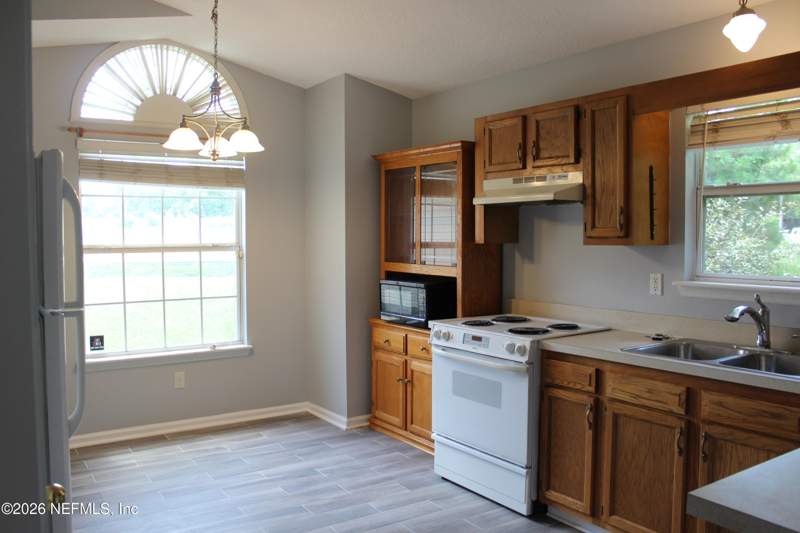 3 bedroom Single Family Residence at 612 S Vermont Avenue, Idlewild Park, Green Cove Springs — photo 3