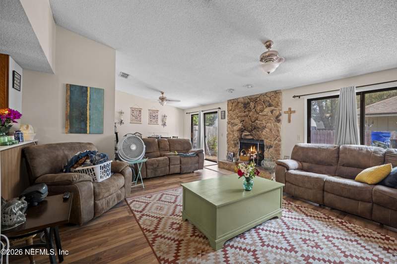 3 bedroom Single Family Residence at 4208 QUEENSWAY Drive, Windermere, Jacksonville — photo 2