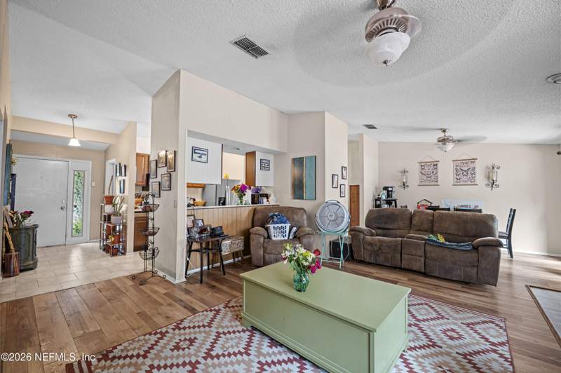 3 bedroom Single Family Residence at 4208 QUEENSWAY Drive, Windermere, Jacksonville — photo 3