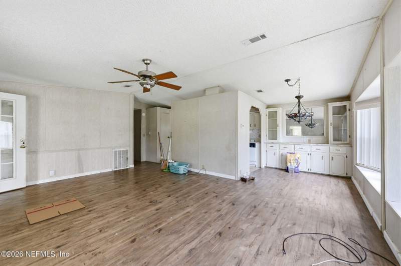 2 bedroom Manufactured Home at 100 ALLIGATOR Circle, Metes & Bounds, Crescent City — photo 5