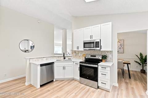 11987 Arbor Lake Drive, Jacksonville FL - photo 11 of 32