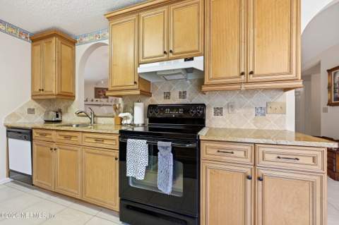 5427 Blue Pacific Drive, Jacksonville FL - photo 14 of 39
