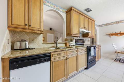5427 Blue Pacific Drive, Jacksonville FL - photo 15 of 39