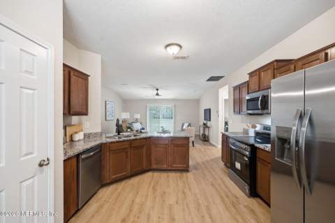 4030 Hunter Circle, Jacksonville FL - photo 10 of 27