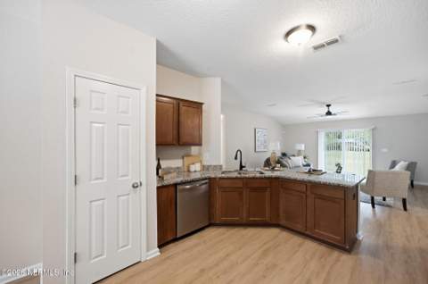 4030 Hunter Circle, Jacksonville FL - photo 11 of 27