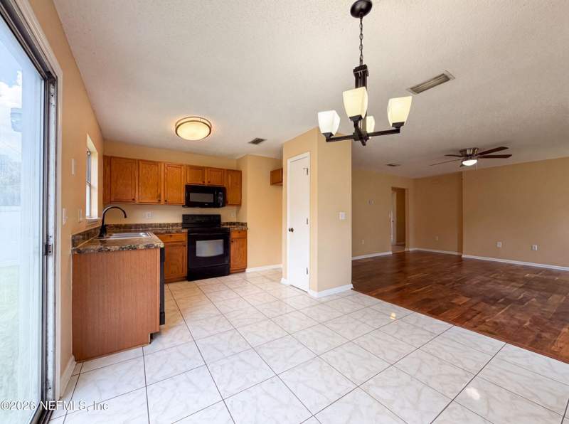 3 bedroom Single Family Residence at 7923 Cherry Blossom Drive, Cherry Wood, Jacksonville — photo 2