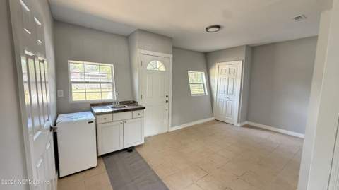 4034 Tyndale Drive, Jacksonville FL - photo 12 of 19