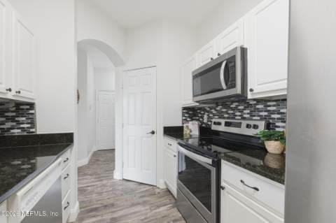 7990 Baymeadows Road #812, Jacksonville FL - photo 8 of 31