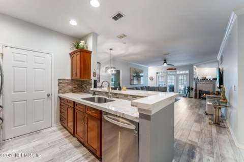 10901 Burnt Mill Road #2402, Jacksonville FL - photo 16 of 43