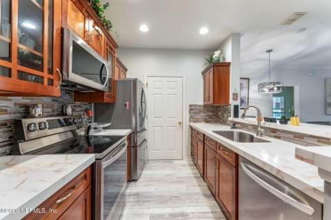 10901 Burnt Mill Road #2402, Jacksonville FL - photo 18 of 43
