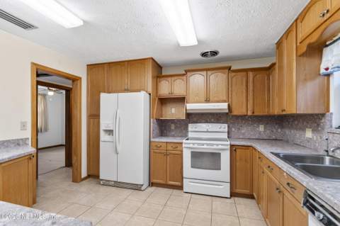 8636 St Patrick Lane, Jacksonville FL - photo 15 of 48