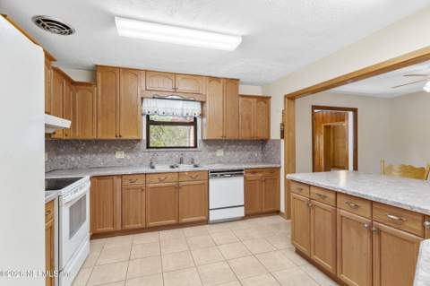 8636 St Patrick Lane, Jacksonville FL - photo 16 of 48