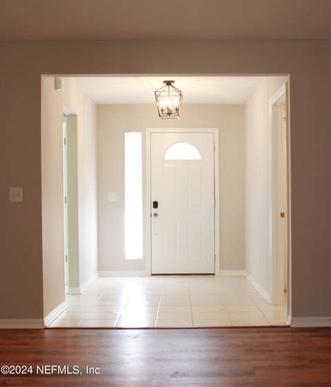 8229 Provincial Circle, Jacksonville FL - photo 8 of 22