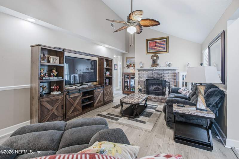 4 bedroom Single Family Residence at 2028 Canyon Rim Place, Eagle Glen, Middleburg — photo 4