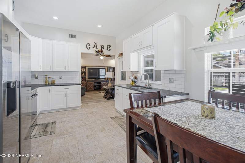 4 bedroom Single Family Residence at 2028 Canyon Rim Place, Eagle Glen, Middleburg — photo 3