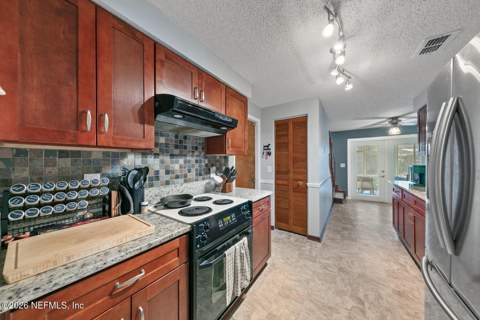 11418 Beacon Drive, Jacksonville FL - photo 17 of 31