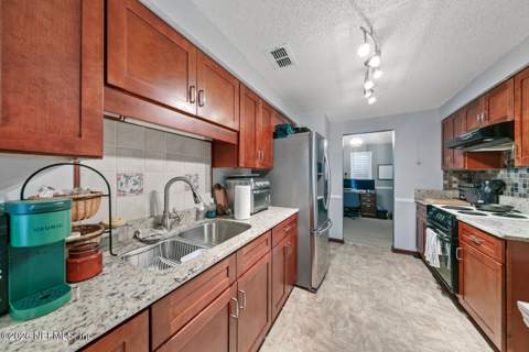 11418 Beacon Drive, Jacksonville FL - photo 18 of 31