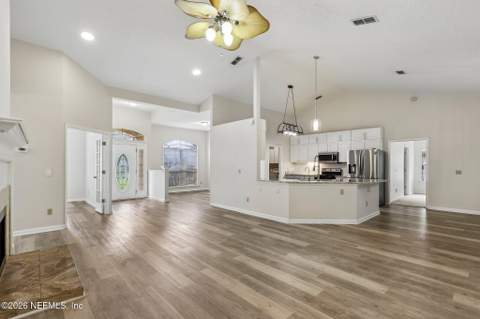 5628 Crest Creek Drive, Jacksonville FL - photo 6 of 42