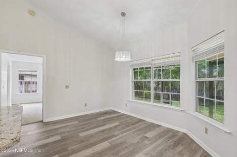 5628 Crest Creek Drive, Jacksonville FL - photo 7 of 42