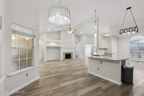 5628 Crest Creek Drive, Jacksonville FL - photo 8 of 42