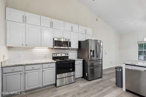 5628 Crest Creek Drive, Jacksonville FL - photo 9 of 42