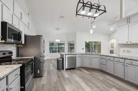 5628 Crest Creek Drive, Jacksonville FL - photo 10 of 42