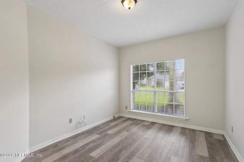 5628 Crest Creek Drive, Jacksonville FL - photo 17 of 42