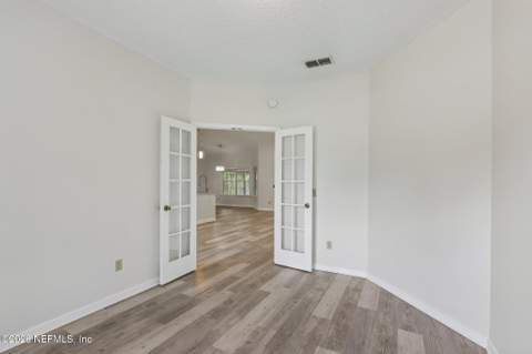 5628 Crest Creek Drive, Jacksonville FL - photo 18 of 42