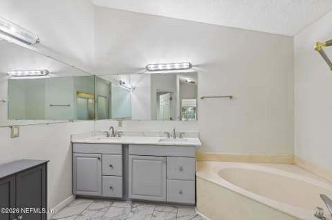 5628 Crest Creek Drive, Jacksonville FL - photo 22 of 42