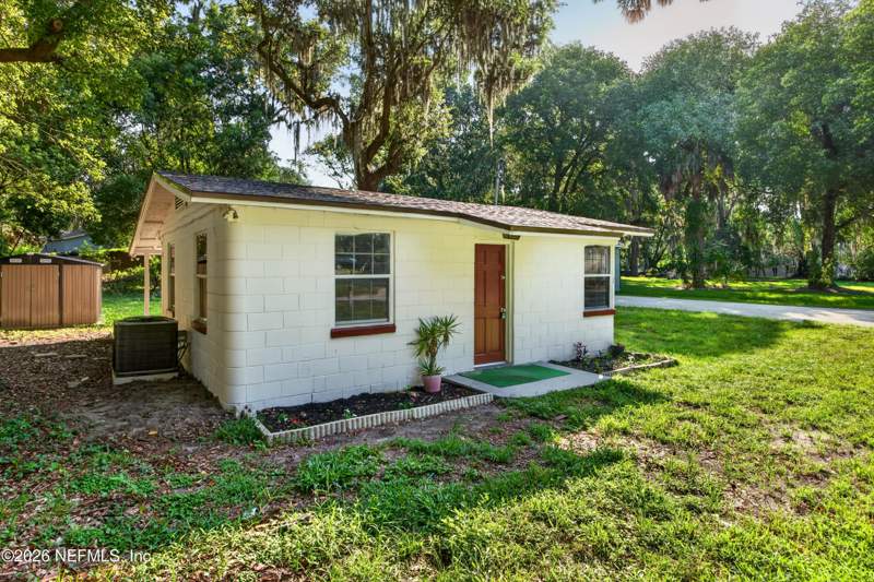 2 bedroom Single Family Residence at 4951 Halls Drive, Divens, Jacksonville — photo 2