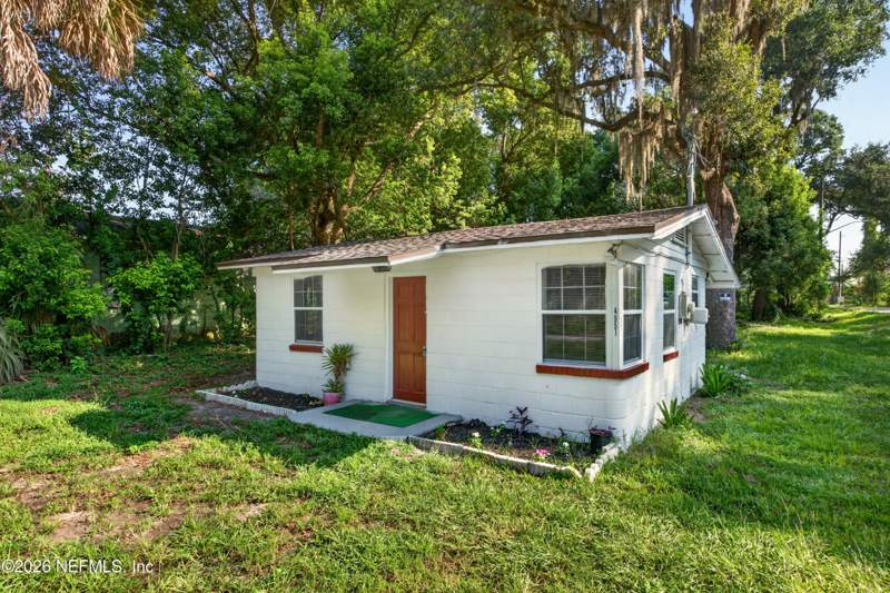 2 bedroom Single Family Residence at 4951 Halls Drive, Divens, Jacksonville — photo 3