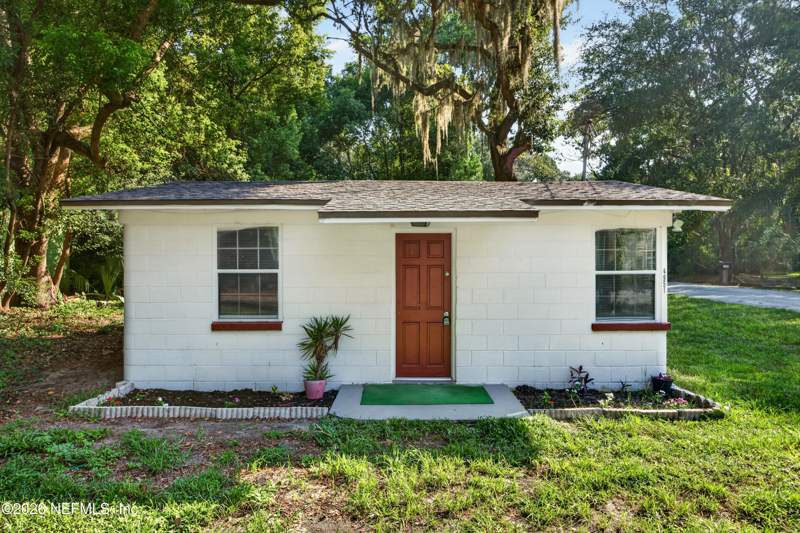 2 bedroom Single Family Residence at 4951 Halls Drive, Divens, Jacksonville — photo 4