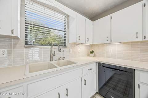 10429 Timber Creek Lane, Jacksonville FL - photo 24 of 37