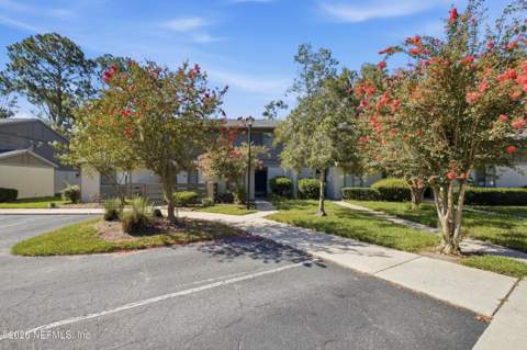 7623 Baymeadows Circle #2022, Jacksonville FL - photo 6 of 48