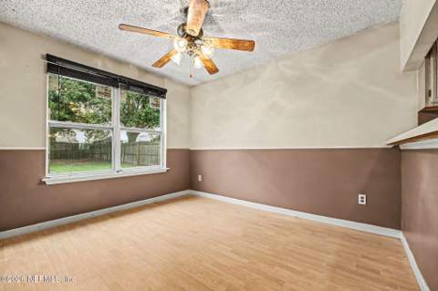 8361 Rockridge Drive, Jacksonville FL - photo 11 of 31