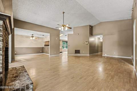 8361 Rockridge Drive, Jacksonville FL - photo 7 of 31