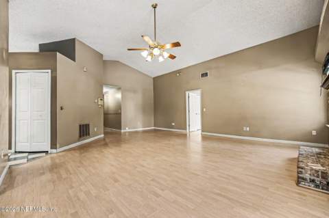 8361 Rockridge Drive, Jacksonville FL - photo 8 of 31
